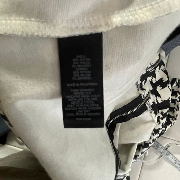 Express Size 8 Black White Bodycon Back Zipper Graphic Bold - Picture 8 of 8